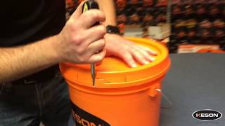 How to open a 5 Gallon Bucket (and how it is closed)