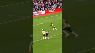 BUKAYO SAKA STRIKES FROM THE SPOT!