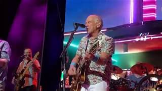 Jimmy Buffett That's a big cheeseburger! Sacramento CA 2019