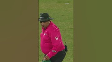 😱 Wasim Jr smashes it straight to the stumps! Umpire Ahsan Raza narrowly dodges disaster 😳