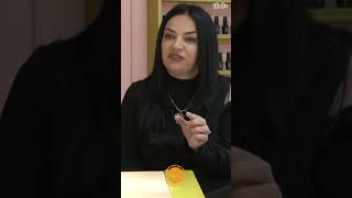 Vështirë Ti Dallosh, Nënë E Bijë Që Duken Si Motra Janë Mikesha Të Ngushta Dhe Dalin Gjithnjë Bashkë