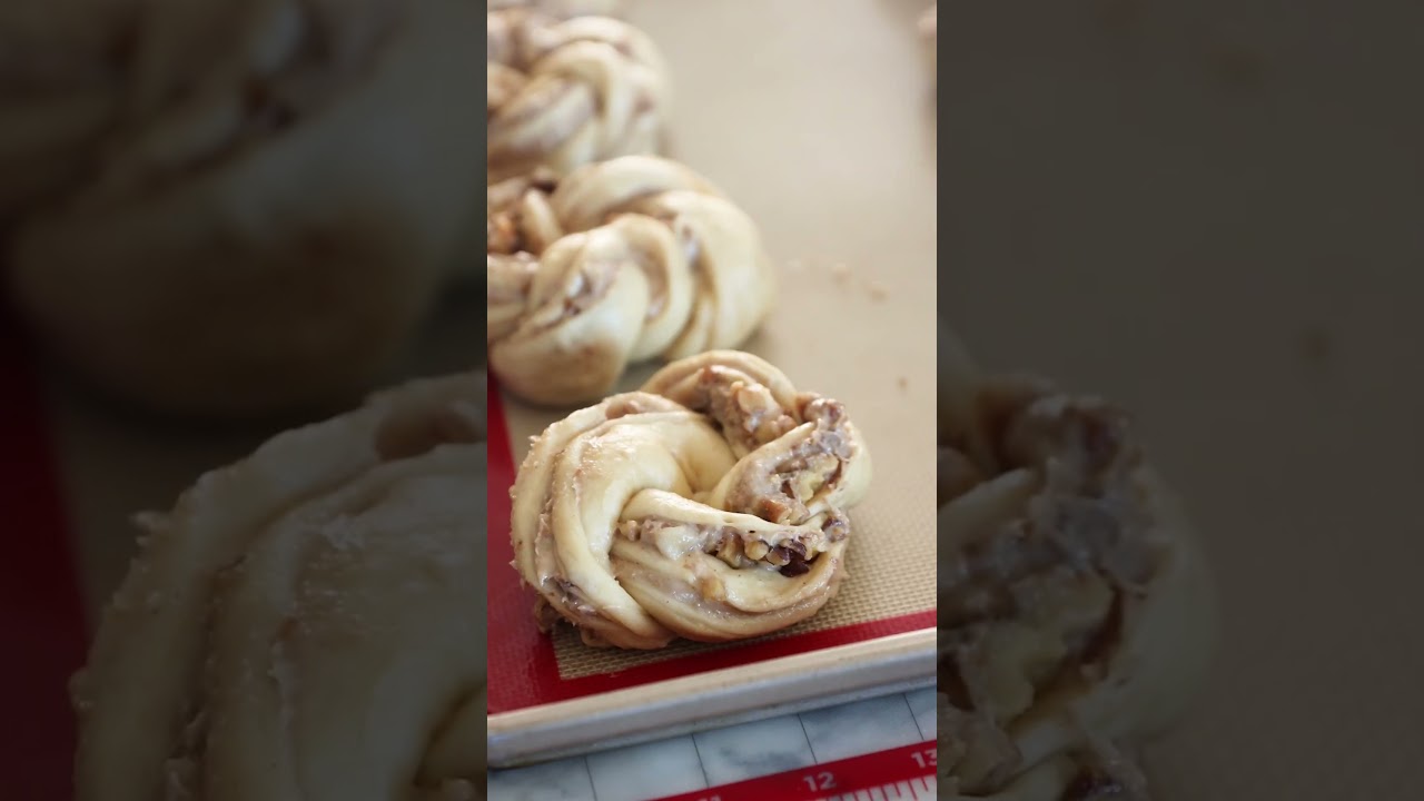 Sweet,nutty,cozy!Chai, PB, banana & honey toast turned babka bun w/ @plugra butter! #plugrapartner