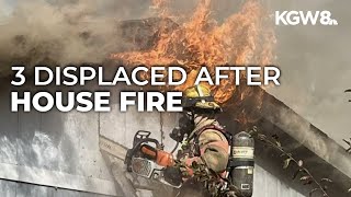 Firefighters contain 3-alarm blaze in Southeast Portland neighborhood