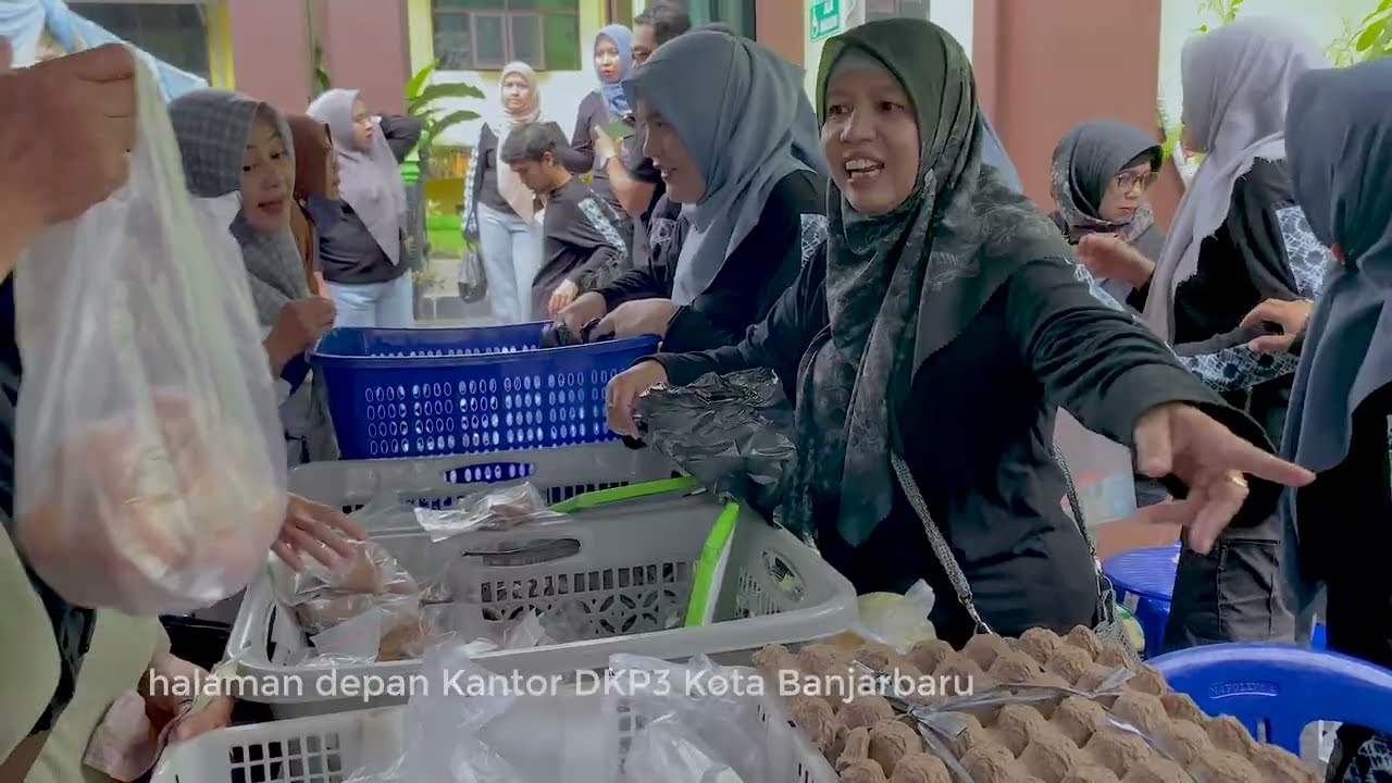 Ikan Asin Hingga Bandeng Presto Laris Manis, Gerakan Pangan Murah Banjarbaru Disambut Antusias Warga