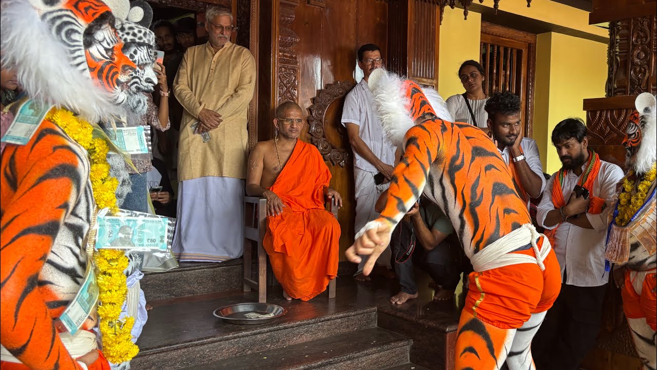 ಅಬ್ಬರದ ಹುಲಿವೇಷ ಕುಣಿತ ll ಪುಟಾಣಿ ಬಾಲಕೃಷ್ಣ ಕುಣಿತ ll janmastami vishesha at shree krishnamata udupi 