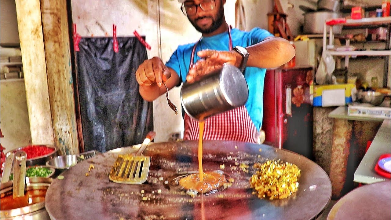 Famous Omelette Wala In Ahmedabad | Roadside Delicious Egg Pyaza | Indian Street Food | Street Food Fantasy