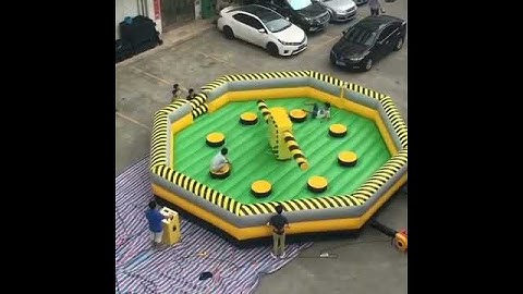 Inflatable meltdown game wipe out sport games  for 8 people