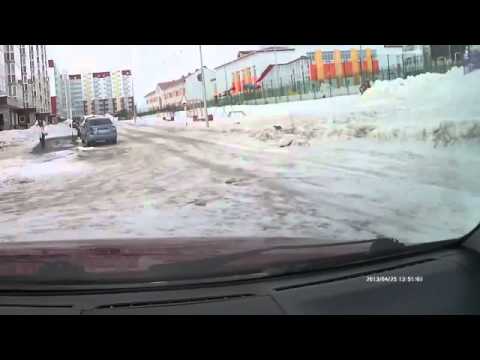 როგორ  აბურთავებს  რუსეთის მცხოვრებლებს ძლიერი ქარი   სახალისო ვიდეო