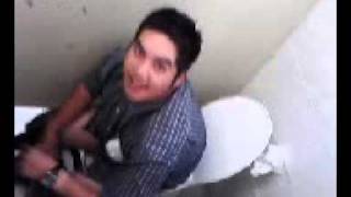 Utcj Botello En El Baño Jajaja.3Gp