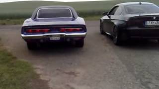 Dodge Charger 1969 vs  BMW M3 E92, V8 Soundcheck, Hard Revs