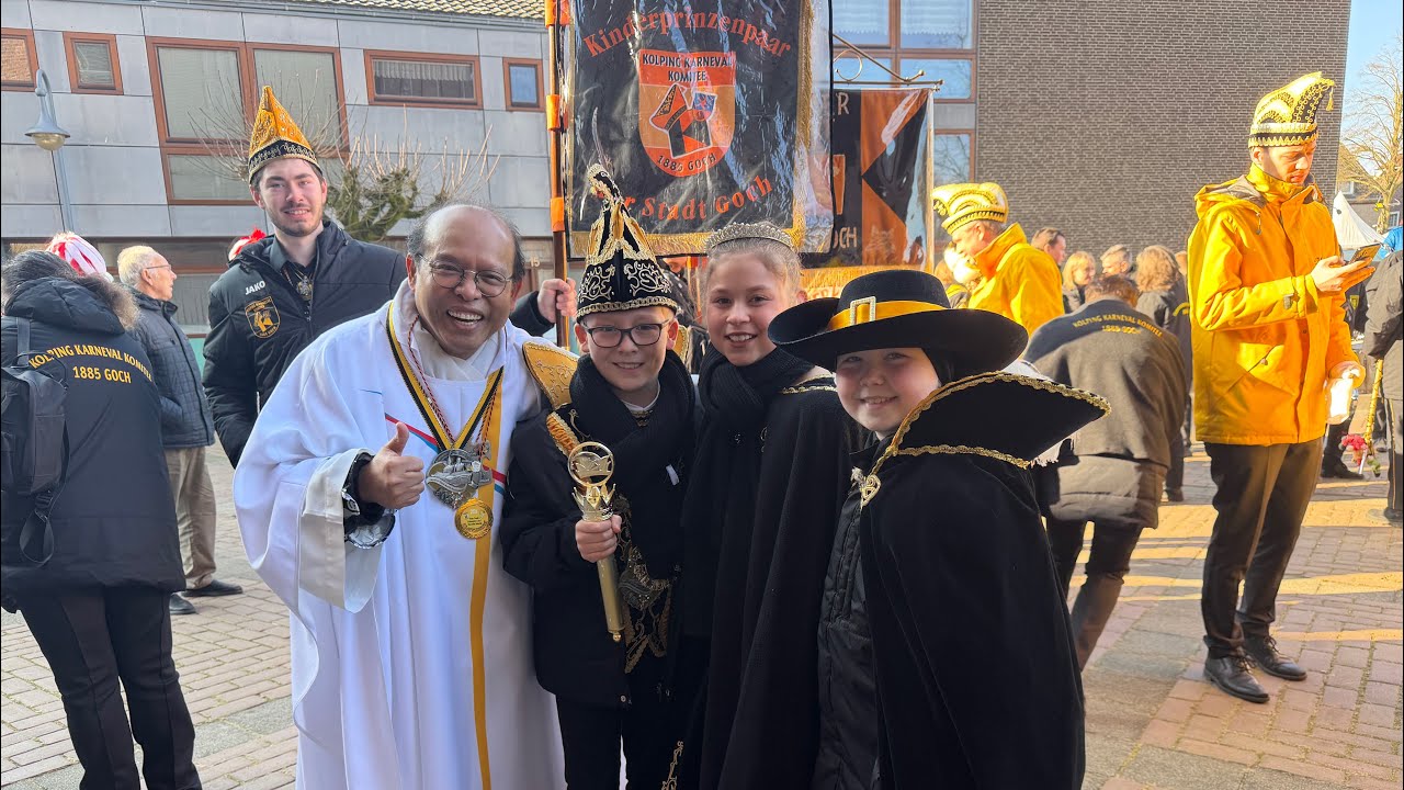 Gocher Karnevalisten sorgen für Freude im Gottes Haus - Pater Devis SVD