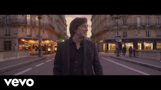 Video thumbnail of "Thomas Dutronc - Plus je t’embrasse (Clip Officiel)"