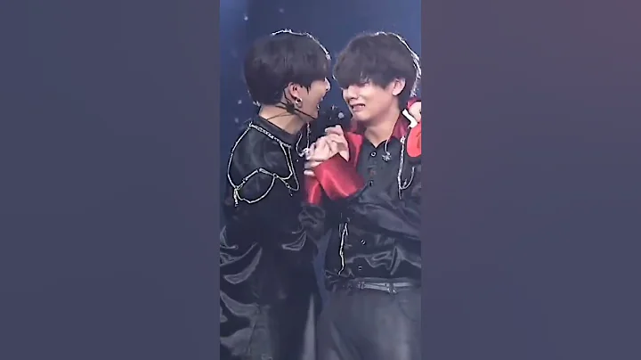 Taehyung fake cry 😂#bts #v #taekook