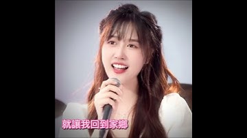 《在他鄉》我多想回到家鄉 再回到她的身旁 讓她的溫柔善良 來撫慰我的心傷 2208261830