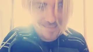Circa due anni fa🤣Lui mi ha fatta morire da ridere🤣🤣🤣🤣🤣Troppo forte! Fatevi due risate🤣😁😬