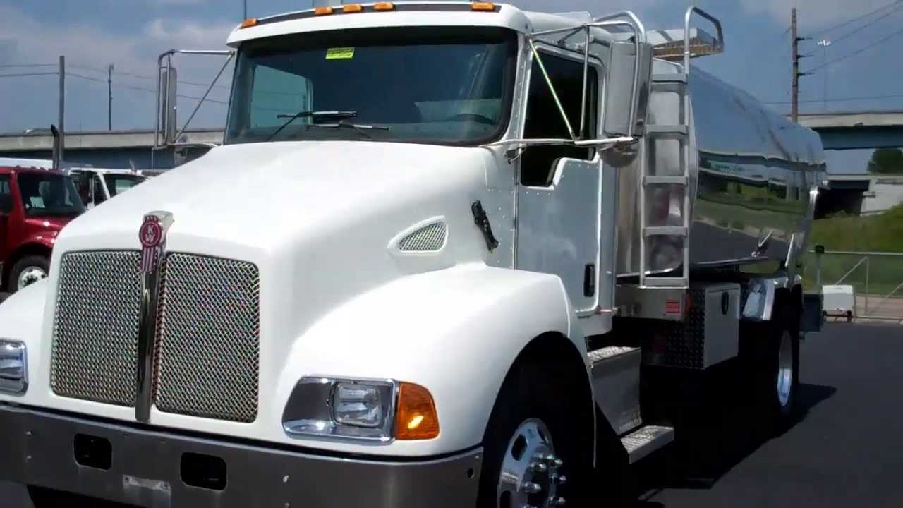2006-kenworth-t300-with-new-amthor-2800x3-alum-tank-stock-069073