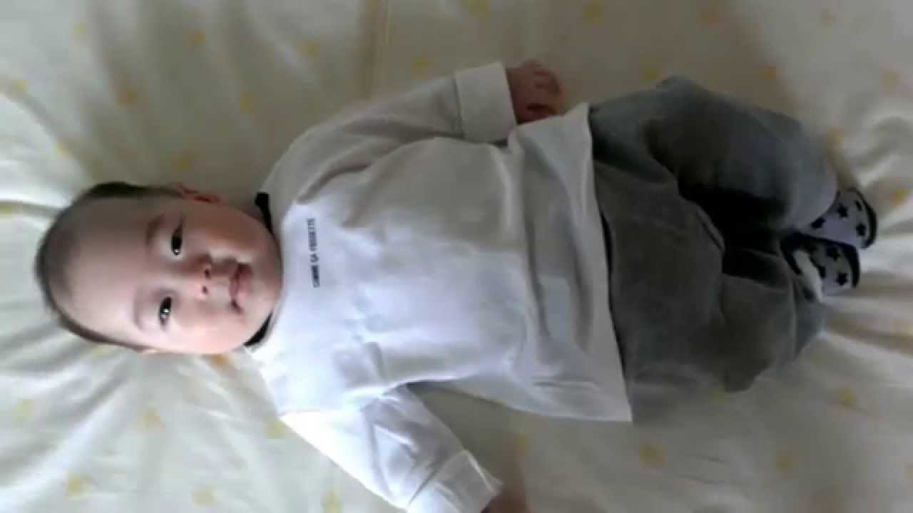 ４ヶ月の赤ちゃんに80の洋服着せてみた Youtube