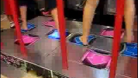 Shaix (on the left) and Danaaa doing Gamelan De Couple on DDR Megamix 30/08/08