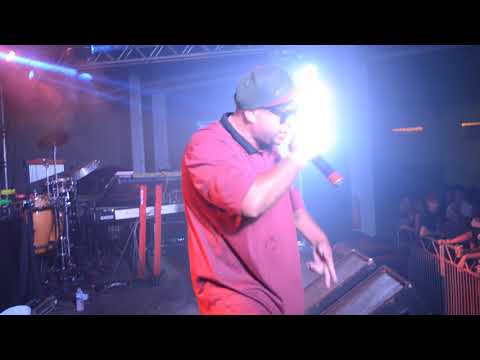 Tuia - Ao vivo - Feat. Akaz - Sangue, suor, rap e dedicação.