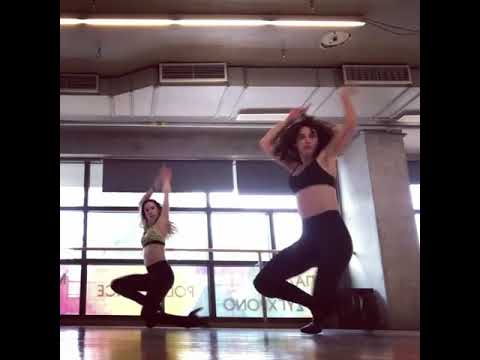 Η Ελένη Φουρέιρα μας δείχνει τη χορογραφία από το νέο της video clip