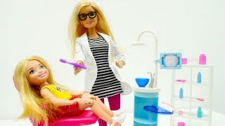 Video für Kinder mit Barbie Puppen. Evi geht zum Zahnarzt