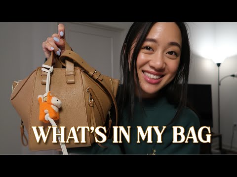 WHAT'S IN MY BAG ♡ LOEWE COMPACT HAMMOCK - YouTube