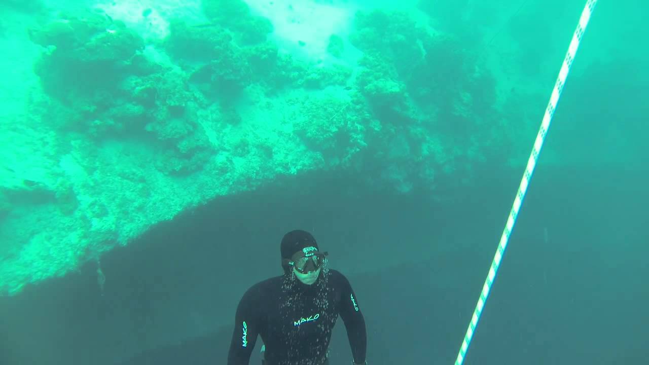 Dano dives 147' while testing the new MAKO Spearguns Minimus (aka Mini) Mask
