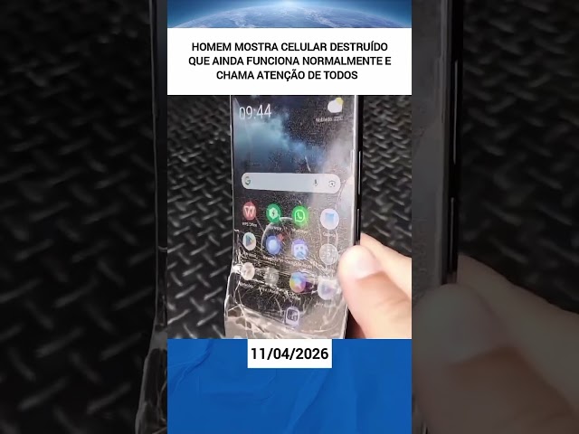 HOMEM MOSTRA CELULAR DESTRUÍDO QUE AINDA FUNCIONA NORMALMENTE E CHAMA ATENÇÃO DE TODOS