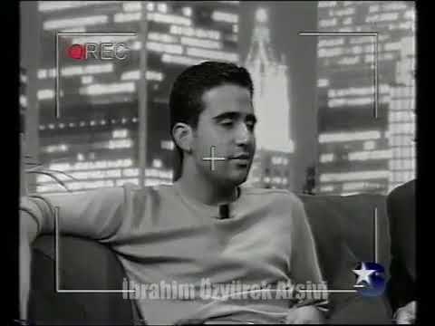 küçük emrah beyaz show'da evlilik dışı dogan oglu tayfun hakkında konuşmak istemiyor.