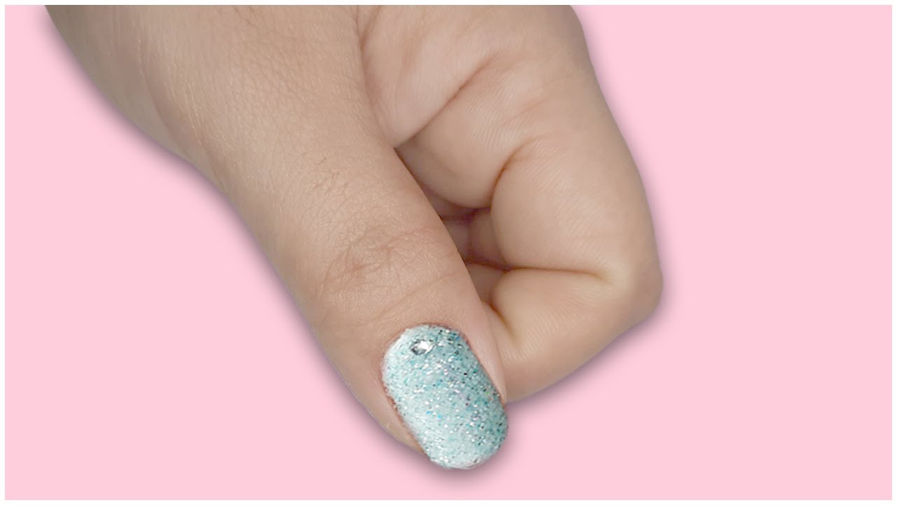 Blue Glitter Nail Art 