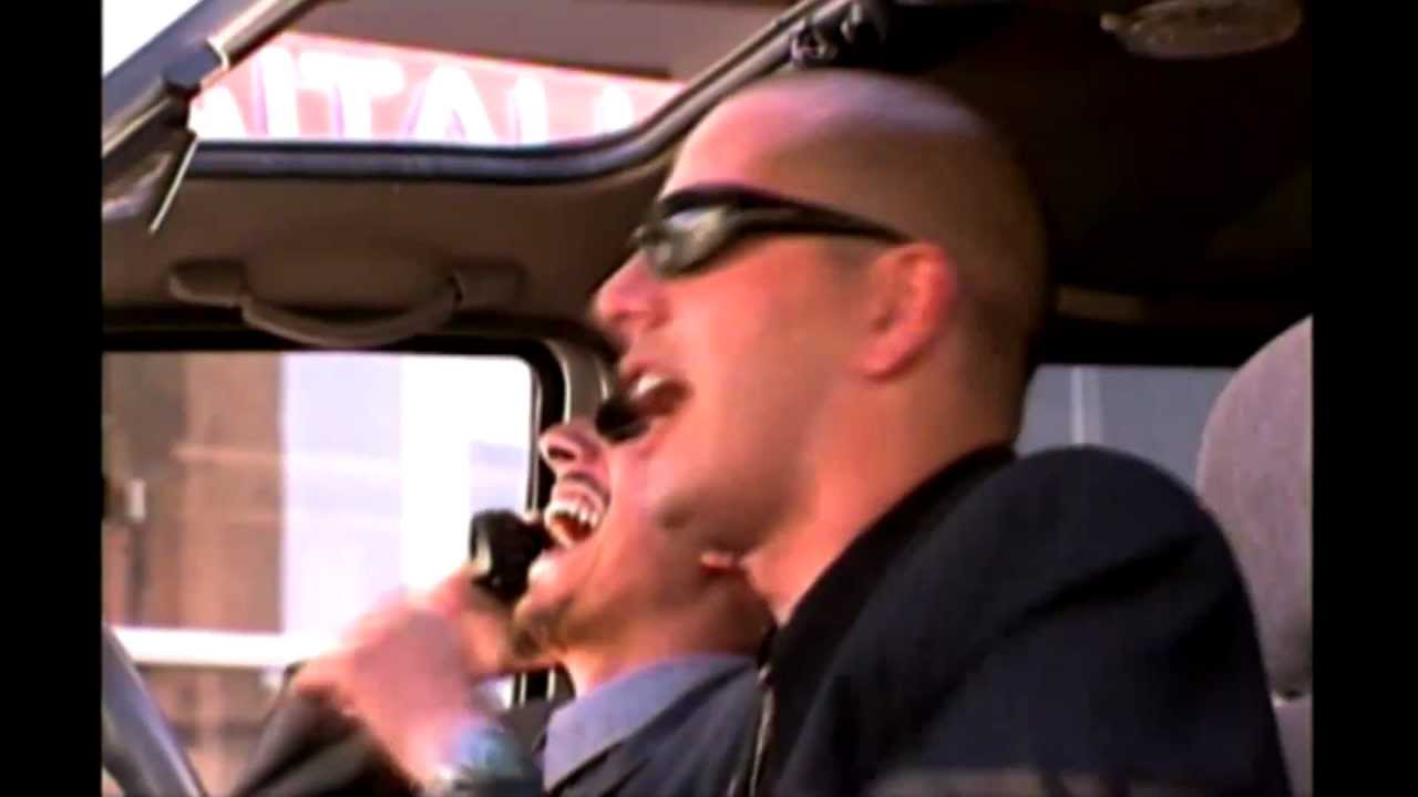 Bajo Palabra - La Comisaría (Video Oficial)