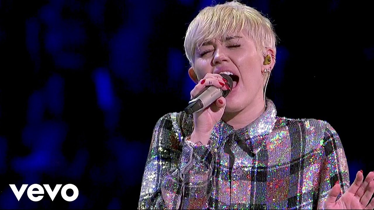 Miley Cyrus - Jolene (Dolly Parton Cover) [Live at Bangerz Tour]