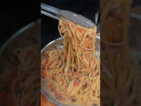 SPAGHETTI CRUDOS en el SARTÉN 🍝🇮🇹 #chefroberta #pasta #recetas