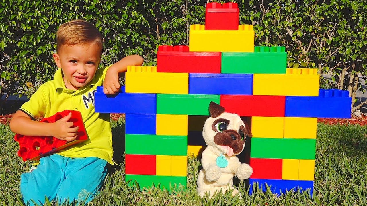 블라드와 니키타가 색깔 블록으로 신나게 놀아요!