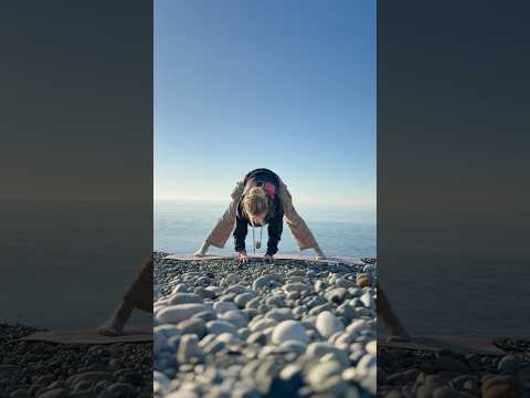 Вы пробовали когда-нибудь делать йогу на пляже? #yoga #motivation #aesthetic