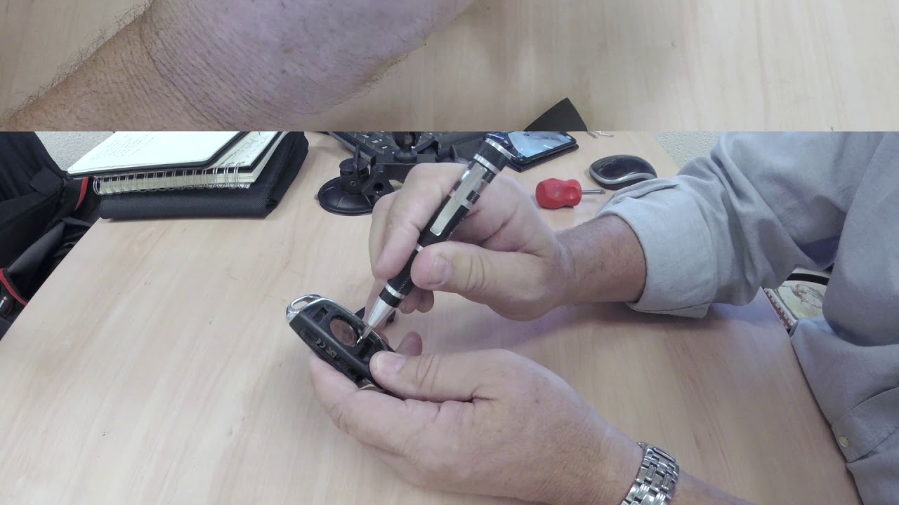 How to replace the remote key fob battery in an 2013 Citroen DS 4