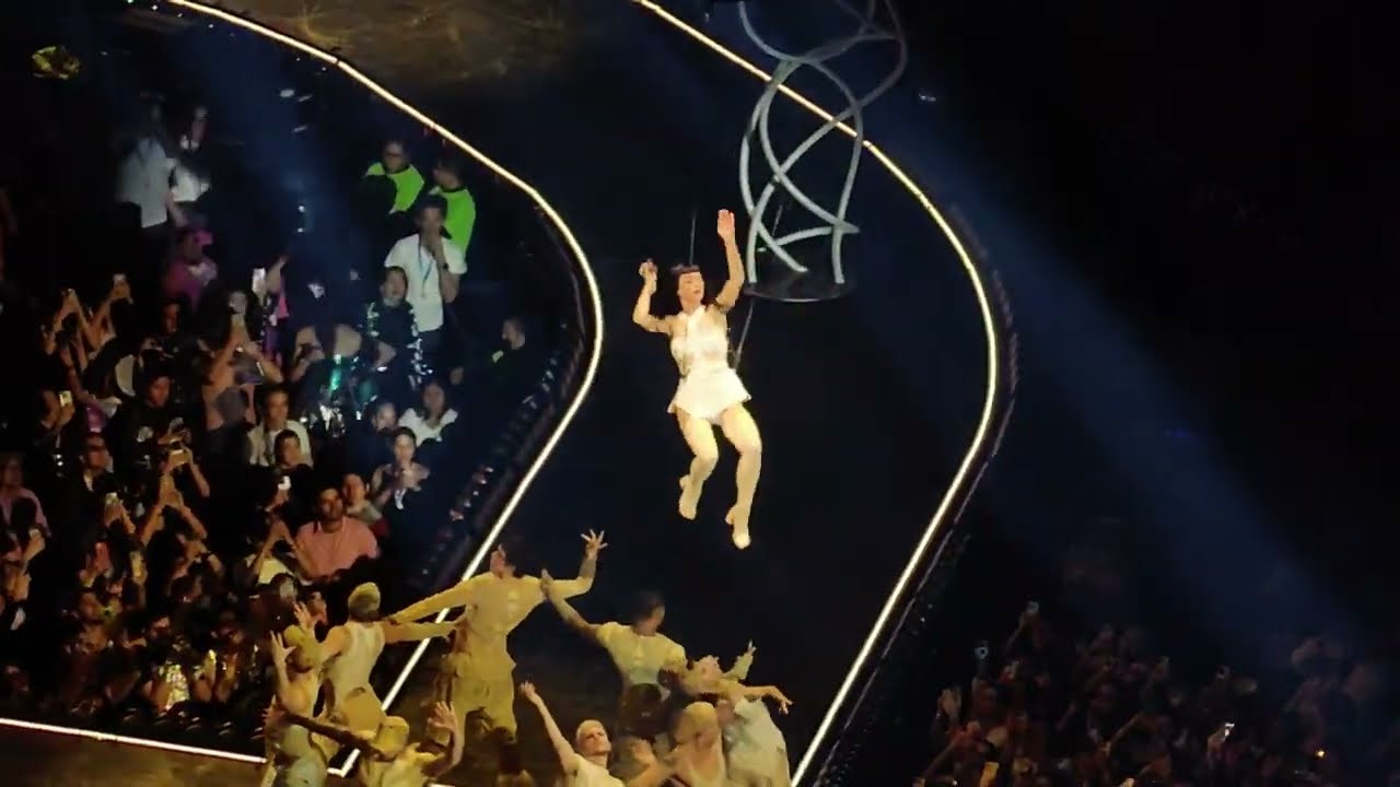 Katy Perry - NIRVANA / CRUSH 