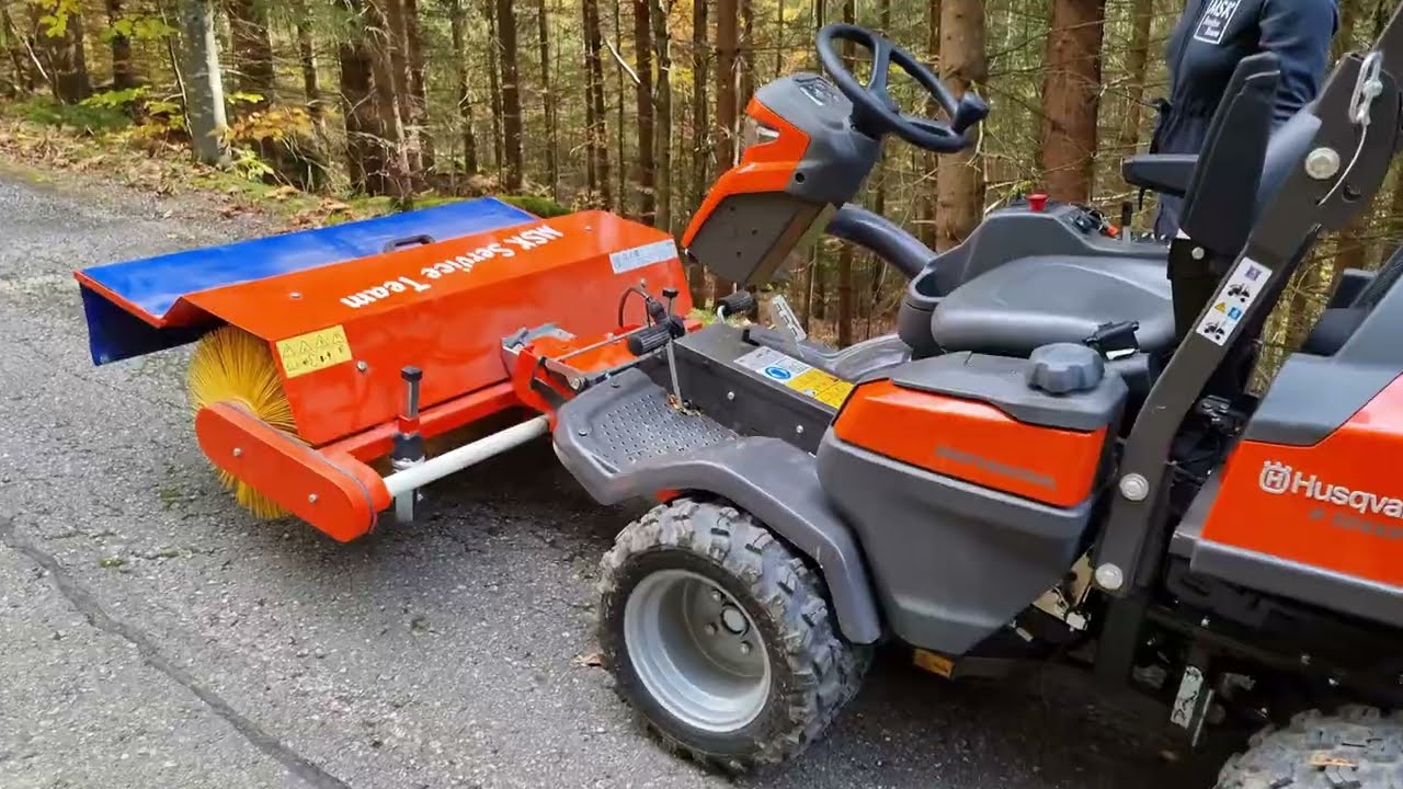 Husqvarna Rider P524 - Kehrbürste im Test