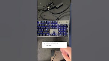 Pressing the Number Lock key on a Logitech G512 Keyboard #shorts #logitechkeyboard #keyboard #click