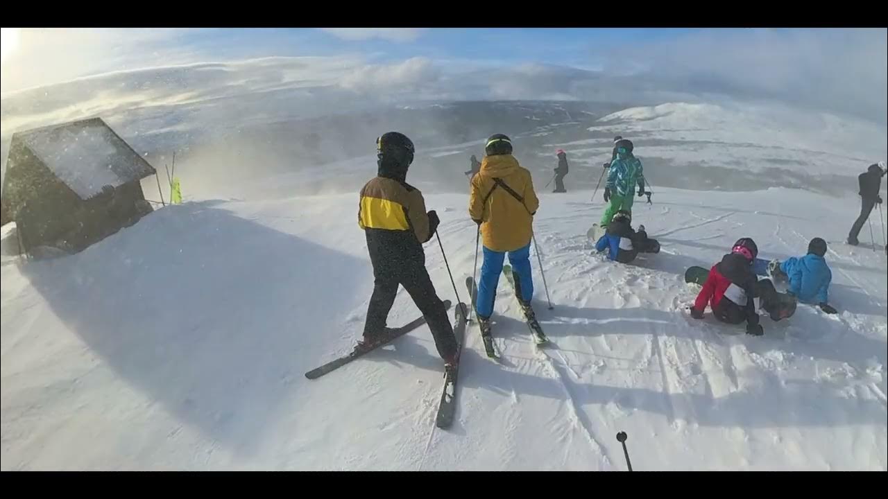 Горные лыжи синий склон