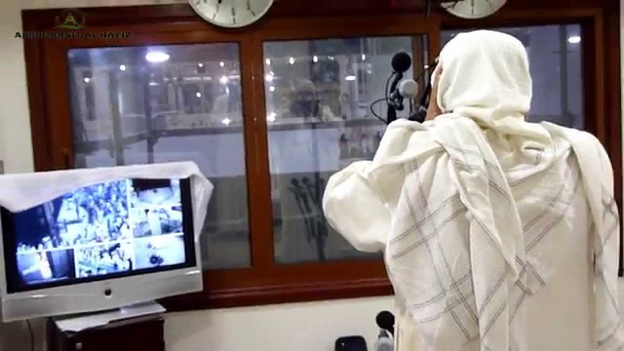 أول أذان للشيخ علي ملا بالمكبرية الجديدة المؤقتة بالمسجد الحرام