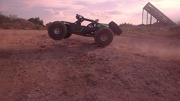 Vaterra twin hammers  slowmotion dirt run