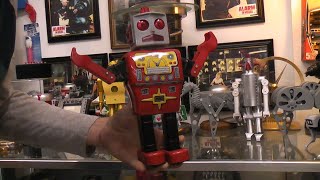 Lets play with the windup MIGHTY athlete robot. Made in Japan in 1965.