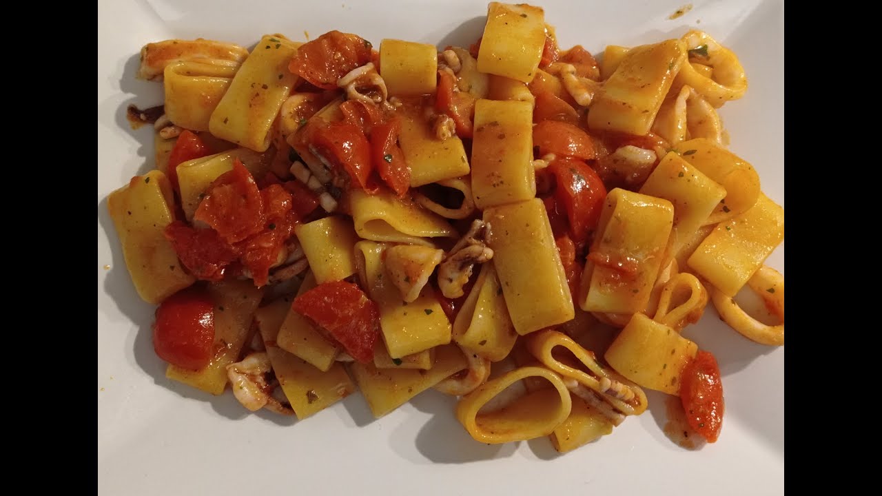 CALAMARATA primo piatto di pesce tipico della cucina campana - YouTube
