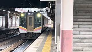 E129系100番台A27編成上越線水上行きがJR越後湯沢駅2番線に入線するシーン 2025.12.2