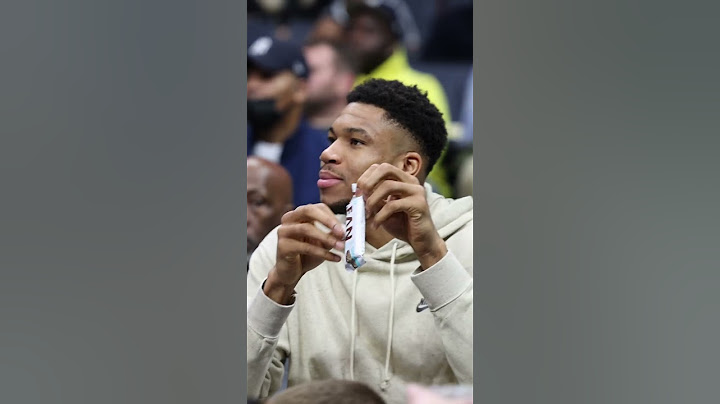 Giannis eats snacks during Bucks win in Charlotte | #shorts 🍿