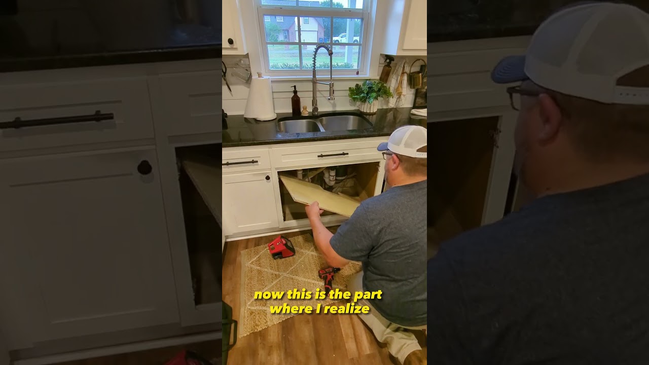 Дно кухонной мойки сгнило...