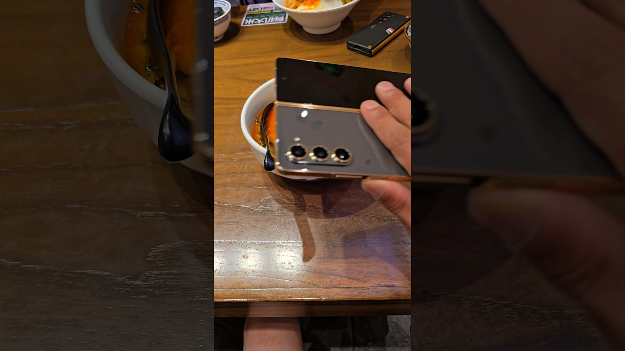 Feel the ultra-clear visual presentation of Samsung's 2K large screen Digital Technology 