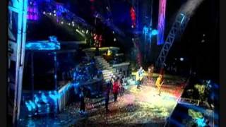 Johnny Hallyday - Tour  Eiffel 2000 - Final - Aimer vivre
