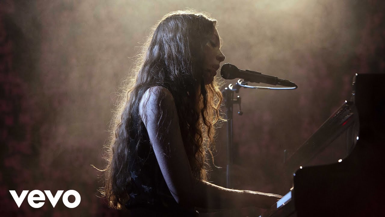 Holly Humberstone – London Is Lonely in the Live Lounge